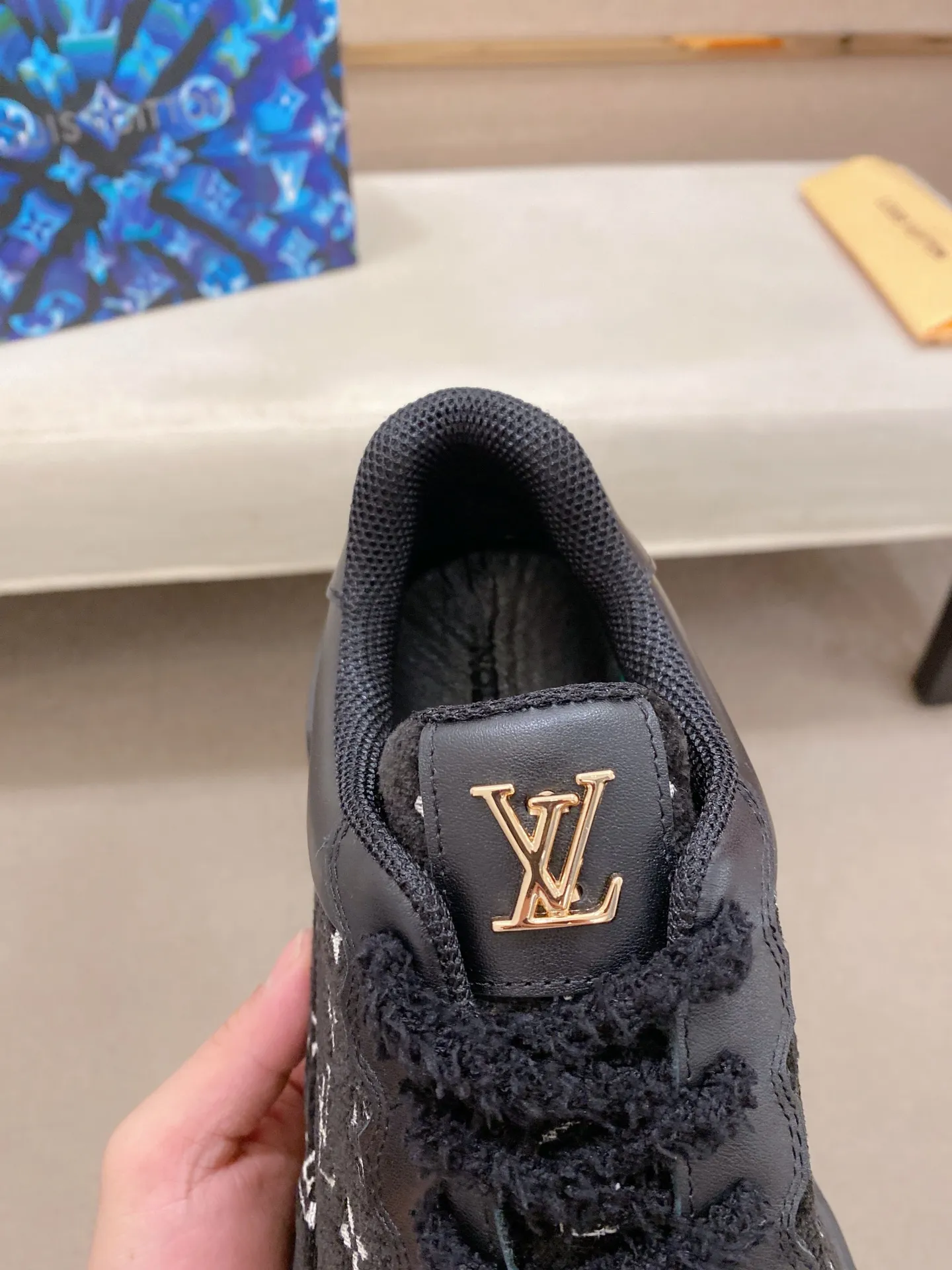 Factory price 600💰 Louis Vuitton (Louis Vuitton/lv) official website 1:1 copy 👊🏻Upper 🇮🇹Imported cowhide🇩🇪Lining imported breathable mesh lining. The original outsole is molded to reflect the identity of every man, and the upper foot is elegant and stable🚶🏻🚶🏻The high-end custom counter original replica📯The shoe last remains unchanged regardless of wind and rain, and can withstand the verification of time🔍️,🔵 Size: 39-45. Can be customized 38-46 non-refundable and non-exchangeable!